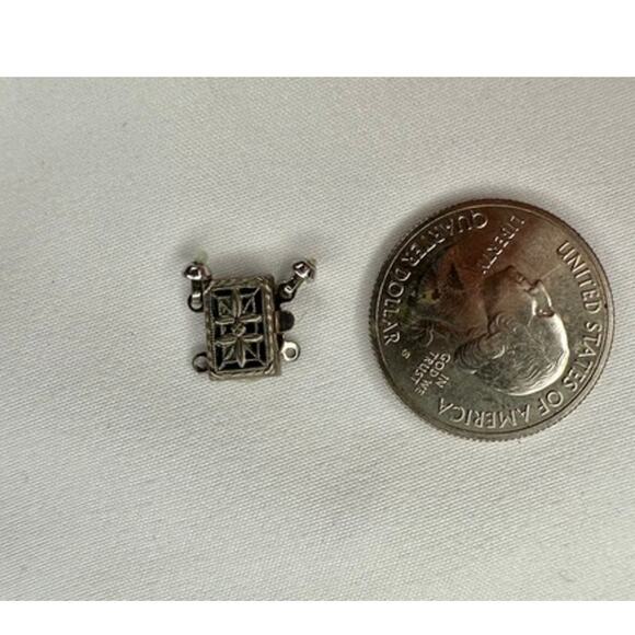 Title: Vintage Silver Filigree Two-Strand Box Clasp - Picture 3 of 9